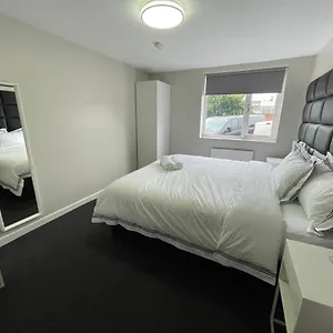 Mays - 102 Mill Street, Free Parking, 2 Minute Walk To Baltic Market And Centre - Sleep 1-10 Guests Aparthotel